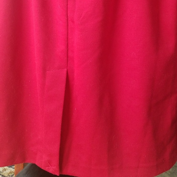 Red A-line skirt with black belt - Picture 2 of 2